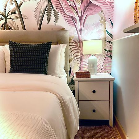 Blush Jungle - Homestay Dublin Dış mekan fotoğraf