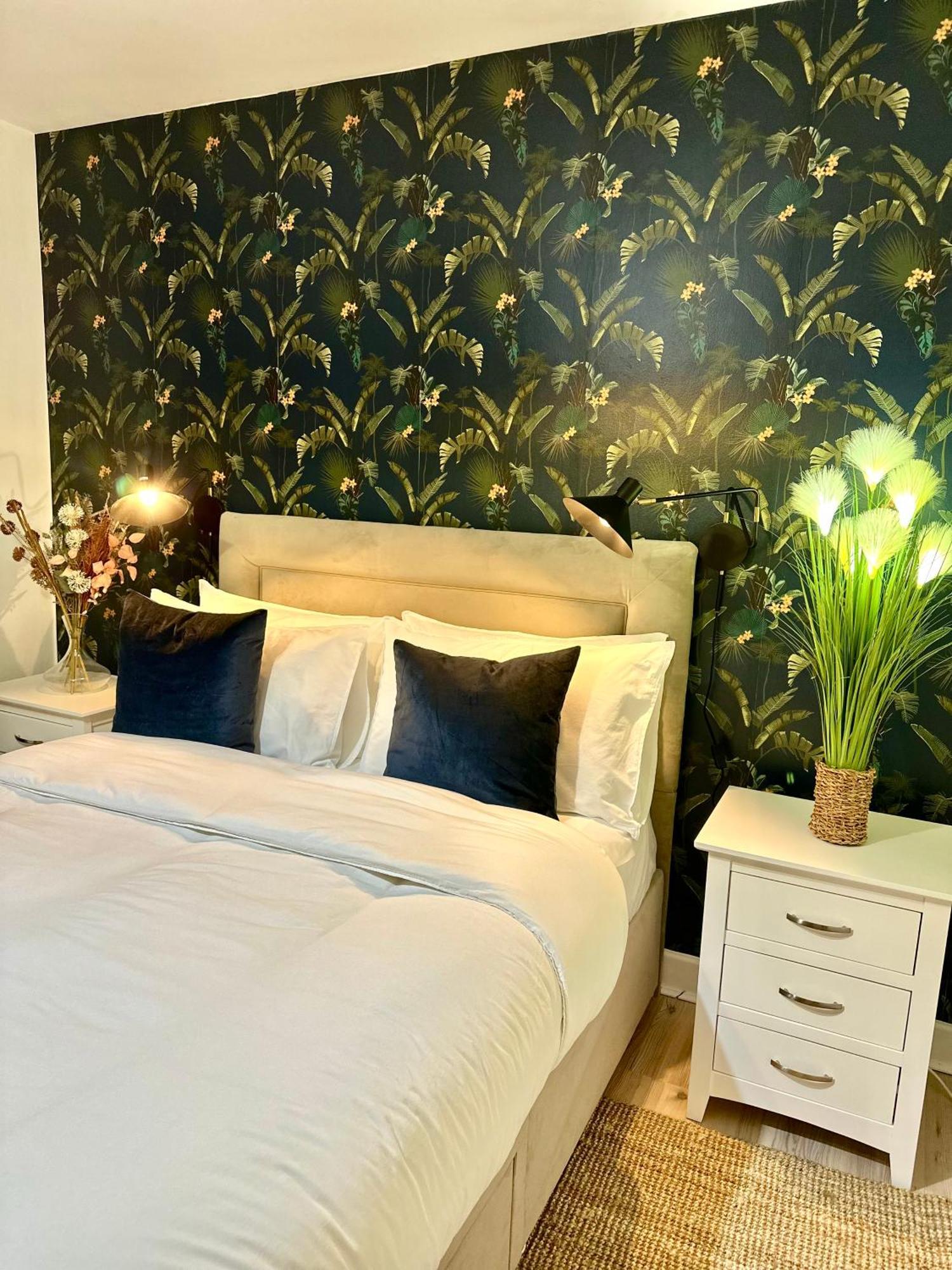 Blush Jungle - Homestay Dublin Dış mekan fotoğraf